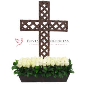 Cruz fúnebre: Descanso Entre Rosas